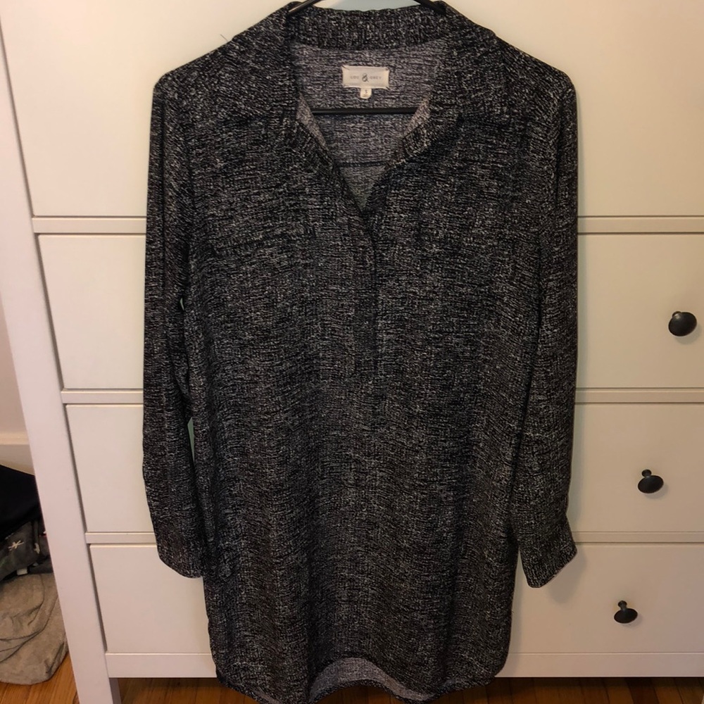 navy and white patterned dress